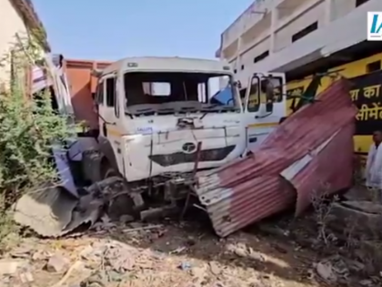 Speeding Truck Rams into Shops in Damoh, Madhya Pradesh, Causing ₹2 Lakh Damage | Speeding Truck Rams into Shops in Damoh, Madhya Pradesh, Causing ₹2 Lakh Damage Speeding Truck Rams into Shops in Damoh, Madhya Pradesh, Causing ₹2 Lakh Damage | Speeding Truck Rams into Shops in Damoh, Madhya Pradesh, Causing ₹2 Lakh Damage