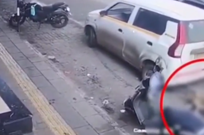 Pune: Dog Run Over Twice by Car in Navi Sangvi, Incident Caught on CCTV (Watch Video) | Pune: Dog Run Over Twice by Car in Navi Sangvi, Incident Caught on CCTV (Watch Video)