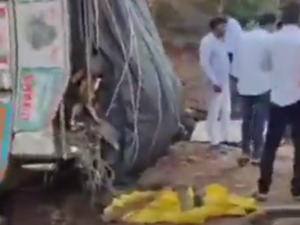 Beed: Truck Overturns in Front of Engineer During Road Inspection in Khadki; Incident Caught on Camera (Watch Video) | Beed: Truck Overturns in Front of Engineer During Road Inspection in Khadki; Incident Caught on Camera (Watch Video) Beed: Truck Overturns in Front of Engineer During Road Inspection in Khadki; Incident Caught on Camera (Watch Video) | Beed: Truck Overturns in Front of Engineer During Road Inspection in Khadki; Incident Caught on Camera (Watch Video)