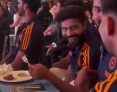 Ravindra Jadeja Teases Shubman Gill in Front of Sara Tendulkar at Charity Dinner in London; Here’s How India Test Captain Reacted (VIDEO) | Ravindra Jadeja Teases Shubman Gill in Front of Sara Tendulkar at Charity Dinner in London; Here’s How India Test Captain Reacted (VIDEO)
