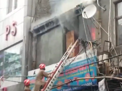 Delhi: Massive Fire Breaks Out in Sadar Bazaar Shop; 15 Fire Tenders Rushed to Spot (Watch Video) | Delhi: Massive Fire Breaks Out in Sadar Bazaar Shop; 15 Fire Tenders Rushed to Spot (Watch Video)