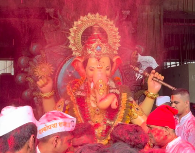 Mumbai: After 177 Days, Devotees Bid Farewell to Charkop Cha Raja (Watch Video) | Mumbai: After 177 Days, Devotees Bid Farewell to Charkop Cha Raja (Watch Video) Mumbai: After 177 Days, Devotees Bid Farewell to Charkop Cha Raja (Watch Video) | Mumbai: After 177 Days, Devotees Bid Farewell to Charkop Cha Raja (Watch Video)