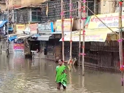Mumbai Rains: Heavy Rains Cause Severe Waterlogging at Nalasopara Railway Station (Watch Video) | Mumbai Rains: Heavy Rains Cause Severe Waterlogging at Nalasopara Railway Station (Watch Video)