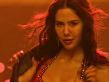 Baaghi 4 'Akeli Laila': Sonam Bajwa Sets the Screen on Fire with Her Electrifying Dance Moves! | Baaghi 4 'Akeli Laila': Sonam Bajwa Sets the Screen on Fire with Her Electrifying Dance Moves!