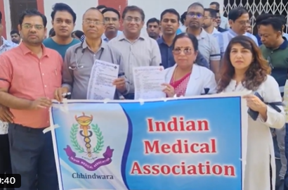 Chhindwara Children Deaths: Doctors Protest Against Arrest of Dr. Praveen Soni, Seek His Release from Custody (Watch Video) | Chhindwara Children Deaths: Doctors Protest Against Arrest of Dr. Praveen Soni, Seek His Release from Custody (Watch Video)