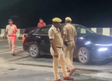 Bihar: Police Recover Rs 5 Lakh from Car, Three Detained in Patna | Bihar: Police Recover Rs 5 Lakh from Car, Three Detained in Patna