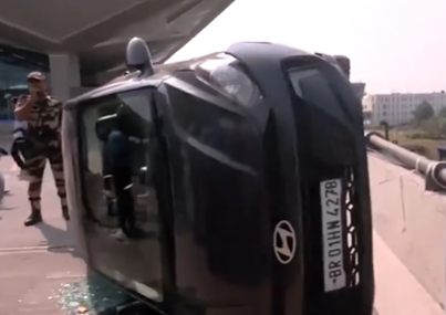 Patna Airport Accident: Car Flips at Departure Terminal, No Casualties Reported | Patna Airport Accident: Car Flips at Departure Terminal, No Casualties Reported Patna Airport Accident: Car Flips at Departure Terminal, No Casualties Reported | Patna Airport Accident: Car Flips at Departure Terminal, No Casualties Reported