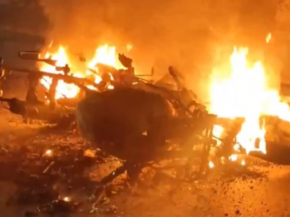 Maharashtra: Two Youths Escape Unhurt as Bike Catches Fire on Rajiv Gandhi Flyover In Bhiwandi (Watch Video) | Maharashtra: Two Youths Escape Unhurt as Bike Catches Fire on Rajiv Gandhi Flyover In Bhiwandi (Watch Video) Maharashtra: Two Youths Escape Unhurt as Bike Catches Fire on Rajiv Gandhi Flyover In Bhiwandi (Watch Video) | Maharashtra: Two Youths Escape Unhurt as Bike Catches Fire on Rajiv Gandhi Flyover In Bhiwandi (Watch Video)