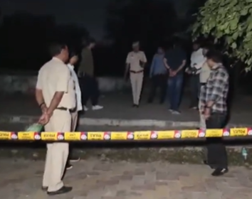 Delhi: Wanted Robber Caught After Being Shot in Leg During Police Encounter Near Badarpur Flyover | Delhi: Wanted Robber Caught After Being Shot in Leg During Police Encounter Near Badarpur Flyover Delhi: Wanted Robber Caught After Being Shot in Leg During Police Encounter Near Badarpur Flyover | Delhi: Wanted Robber Caught After Being Shot in Leg During Police Encounter Near Badarpur Flyover