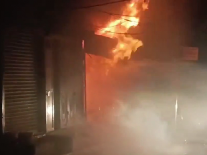 Jaipur Fire: Massive Blaze Erupts at Warehouse in Kallan Shah Colony (Watch Video) | Jaipur Fire: Massive Blaze Erupts at Warehouse in Kallan Shah Colony (Watch Video) Jaipur Fire: Massive Blaze Erupts at Warehouse in Kallan Shah Colony (Watch Video) | Jaipur Fire: Massive Blaze Erupts at Warehouse in Kallan Shah Colony (Watch Video)