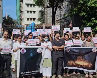 Maharashtra: Mumbai Doctors Stage Silent Protest, Demand Fair Probe in Phaltan Doctor Rape and Suicide Case | Maharashtra: Mumbai Doctors Stage Silent Protest, Demand Fair Probe in Phaltan Doctor Rape and Suicide Case Maharashtra: Mumbai Doctors Stage Silent Protest, Demand Fair Probe in Phaltan Doctor Rape and Suicide Case | Maharashtra: Mumbai Doctors Stage Silent Protest, Demand Fair Probe in Phaltan Doctor Rape and Suicide Case