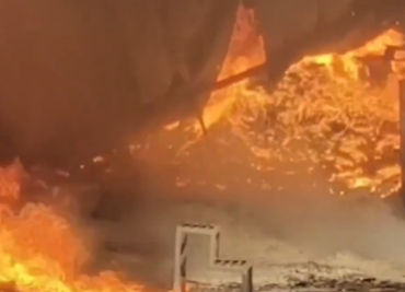 Kanpur Fire: Massive Blaze Erupts at Plastic Factory, Machinery and Goods Worth Several Lakhs Damaged | Kanpur Fire: Massive Blaze Erupts at Plastic Factory, Machinery and Goods Worth Several Lakhs Damaged