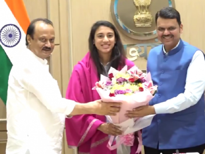 Smriti Mandhana, Jemimah Rodrigues, Radha Yadav Felicitated by CM Devendra Fadnavis and Deputy CM Ajit Pawar in Mumbai (VIDEO) | Smriti Mandhana, Jemimah Rodrigues, Radha Yadav Felicitated by CM Devendra Fadnavis and Deputy CM Ajit Pawar in Mumbai (VIDEO)