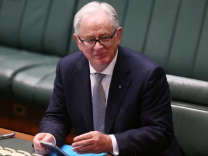 Ex-Australian Minister John Robb Collapses at PM Narendra Modi’s Mumbai Event | Ex-Australian Minister John Robb Collapses at PM Narendra Modi’s Mumbai Event