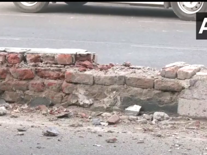 Delhi Car Accident: One Dead After Mercedes Crashes Into Three Persons Outside Mall in Vasant Kunj | Delhi Car Accident: One Dead After Mercedes Crashes Into Three Persons Outside Mall in Vasant Kunj