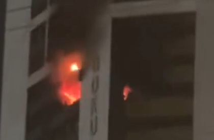 Mumbai: Fire Breaks Out on 28th Floor of Kandivali High-Rise; No Injuries Reported (VIDEO) | Mumbai: Fire Breaks Out on 28th Floor of Kandivali High-Rise; No Injuries Reported (VIDEO) Mumbai: Fire Breaks Out on 28th Floor of Kandivali High-Rise; No Injuries Reported (VIDEO) | Mumbai: Fire Breaks Out on 28th Floor of Kandivali High-Rise; No Injuries Reported (VIDEO)