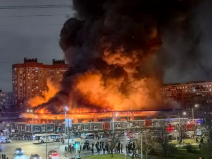 Russia Market Fire: One Dead, Two Injured as Massive Blaze Sweeps Through St Petersburg Complex (Watch Video) | Russia Market Fire: One Dead, Two Injured as Massive Blaze Sweeps Through St Petersburg Complex (Watch Video) Russia Market Fire: One Dead, Two Injured as Massive Blaze Sweeps Through St Petersburg Complex (Watch Video) | Russia Market Fire: One Dead, Two Injured as Massive Blaze Sweeps Through St Petersburg Complex (Watch Video)