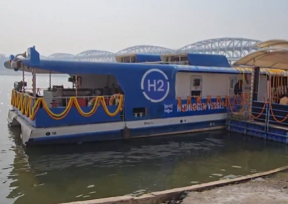 Varanasi: Union Minister Sarbananda Sonowal Launches India’s First Hydrogen-Powered Water Taxi Service in Kashi (Watch Video) | Varanasi: Union Minister Sarbananda Sonowal Launches India’s First Hydrogen-Powered Water Taxi Service in Kashi (Watch Video) Varanasi: Union Minister Sarbananda Sonowal Launches India’s First Hydrogen-Powered Water Taxi Service in Kashi (Watch Video) | Varanasi: Union Minister Sarbananda Sonowal Launches India’s First Hydrogen-Powered Water Taxi Service in Kashi (Watch Video)