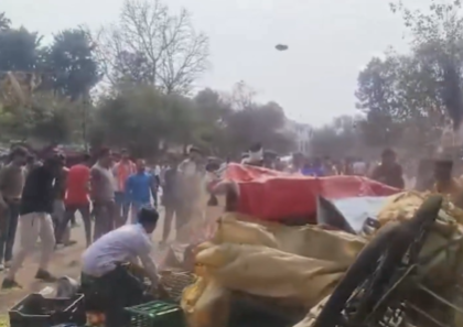 Jabalpur Communal Violence: Stone-Pelting, Vandalism Near Azad Chowk Temple and Mosque in Sihora After Two Communities Clash | Jabalpur Communal Violence: Stone-Pelting, Vandalism Near Azad Chowk Temple and Mosque in Sihora After Two Communities Clash Jabalpur Communal Violence: Stone-Pelting, Vandalism Near Azad Chowk Temple and Mosque in Sihora After Two Communities Clash | Jabalpur Communal Violence: Stone-Pelting, Vandalism Near Azad Chowk Temple and Mosque in Sihora After Two Communities Clash