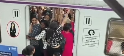 Mumbai Local Train: Woman Dragged by Hair Off Crowded Train at Kalyan Station; Shocking Video Emerges | Mumbai Local Train: Woman Dragged by Hair Off Crowded Train at Kalyan Station; Shocking Video Emerges Mumbai Local Train: Woman Dragged by Hair Off Crowded Train at Kalyan Station; Shocking Video Emerges | Mumbai Local Train: Woman Dragged by Hair Off Crowded Train at Kalyan Station; Shocking Video Emerges