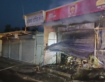 Pune Fire: Massive Blaze Destroys Mamurdi Grocery Warehouse, Oil Drums Inside Heighten Danger | Pune Fire: Massive Blaze Destroys Mamurdi Grocery Warehouse, Oil Drums Inside Heighten Danger Pune Fire: Massive Blaze Destroys Mamurdi Grocery Warehouse, Oil Drums Inside Heighten Danger | Pune Fire: Massive Blaze Destroys Mamurdi Grocery Warehouse, Oil Drums Inside Heighten Danger