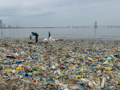 Mumbai Among Top Global Polluters as Plastic Waste Chokes Coastline | Mumbai Among Top Global Polluters as Plastic Waste Chokes Coastline Mumbai Among Top Global Polluters as Plastic Waste Chokes Coastline | Mumbai Among Top Global Polluters as Plastic Waste Chokes Coastline
