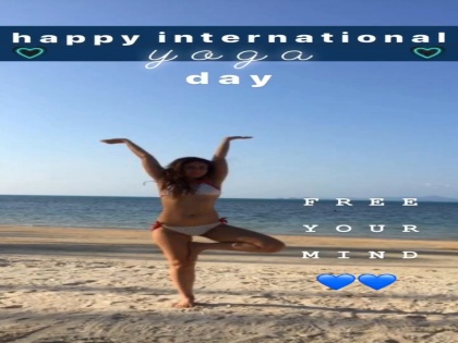 Kareena Kapoor Khan does bikini yoga on International Yoga Day | Kareena Kapoor Khan does bikini yoga on International Yoga Day
