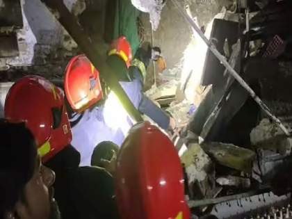 Two killed, several injured after building collapses in Maharashtra's Bhiwandi | Two killed, several injured after building collapses in Maharashtra's Bhiwandi