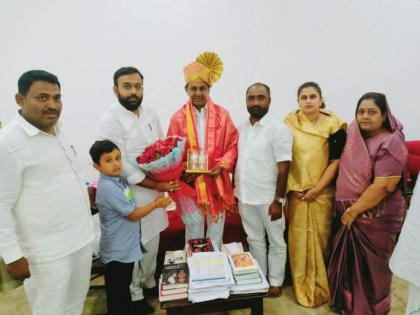 NCP leader Bhagirath Bhalke meets Telangana CM KCR ahead of Lok Sabha polls | NCP leader Bhagirath Bhalke meets Telangana CM KCR ahead of Lok Sabha polls