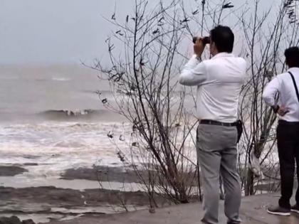 Raigad: Suspicious Boat Spotted Off Revdanda Coast, Security on High Alert | Raigad: Suspicious Boat Spotted Off Revdanda Coast, Security on High Alert