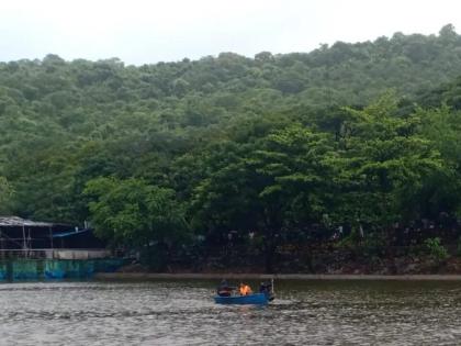 Thane: 17-year-old boy feared drowned in Upvan lake | Thane: 17-year-old boy feared drowned in Upvan lake Thane: 17-year-old boy feared drowned in Upvan lake | Thane: 17-year-old boy feared drowned in Upvan lake