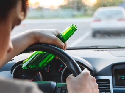 Over 3,000 people caught for traffic rules violation in Mumbai for New Year | Over 3,000 people caught for traffic rules violation in Mumbai for New Year Over 3,000 people caught for traffic rules violation in Mumbai for New Year | Over 3,000 people caught for traffic rules violation in Mumbai for New Year