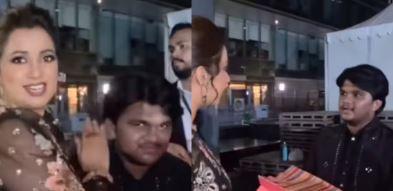 Shreya Ghoshal’s Heartfelt Moment with Indian Idol Star Chaitanya Devadhe Goes Viral At Mumbai Concert (Watch Video) | Shreya Ghoshal’s Heartfelt Moment with Indian Idol Star Chaitanya Devadhe Goes Viral At Mumbai Concert (Watch Video) Shreya Ghoshal’s Heartfelt Moment with Indian Idol Star Chaitanya Devadhe Goes Viral At Mumbai Concert (Watch Video) | Shreya Ghoshal’s Heartfelt Moment with Indian Idol Star Chaitanya Devadhe Goes Viral At Mumbai Concert (Watch Video)