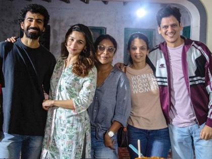 Alia Bhatt & Shah Rukh Khan’s dark comedy Darlings to release on Netflix | Alia Bhatt & Shah Rukh Khan’s dark comedy Darlings to release on Netflix Alia Bhatt & Shah Rukh Khan’s dark comedy Darlings to release on Netflix | Alia Bhatt & Shah Rukh Khan’s dark comedy Darlings to release on Netflix