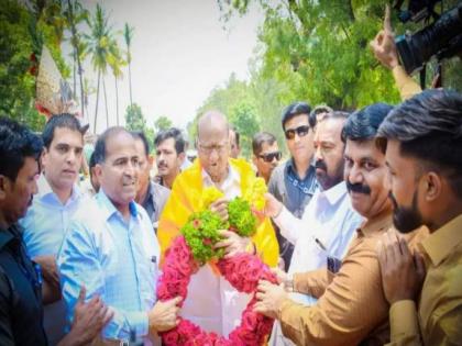 Watch: NCP president Sharad Pawar greeted with enthusiasm on Baramati visit | Watch: NCP president Sharad Pawar greeted with enthusiasm on Baramati visit