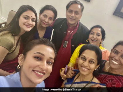 Shashi Tharoor's made an apology after ''Attractive Place To Work" selfie received negative comments | Shashi Tharoor's made an apology after ''Attractive Place To Work" selfie received negative comments