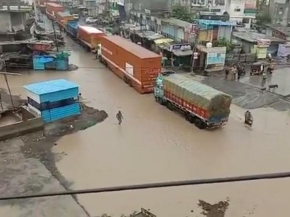 Heavy rains disrupt traffic on Aurangabad-Nagpur highway | Heavy rains disrupt traffic on Aurangabad-Nagpur highway