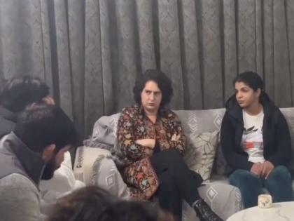 Wrestlers Bajrang Punia, Sakshi Malik Meet Priyanka Gandhi in Delhi | Wrestlers Bajrang Punia, Sakshi Malik Meet Priyanka Gandhi in Delhi