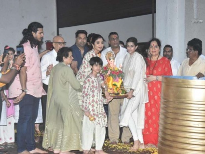 Shilpa Shetty and family bid Ganpati Bappa goodbye in Raj Kundra's absence | Shilpa Shetty and family bid Ganpati Bappa goodbye in Raj Kundra's absence