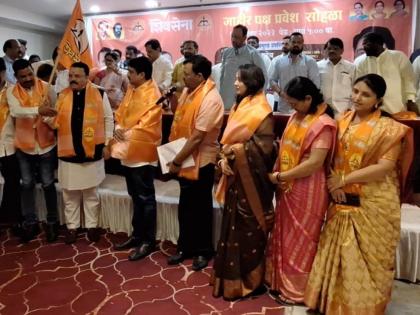Shiv Sena faces setback, city chief and office bearers switch allegiance to Shinde faction in Navi Mumbai | Shiv Sena faces setback, city chief and office bearers switch allegiance to Shinde faction in Navi Mumbai Shiv Sena faces setback, city chief and office bearers switch allegiance to Shinde faction in Navi Mumbai | Shiv Sena faces setback, city chief and office bearers switch allegiance to Shinde faction in Navi Mumbai