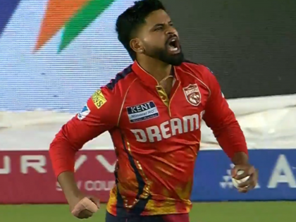Shreyas Iyer Shows Rare Emotion After Taking Crucial Catch of Phil Salt in RCB vs PBKS IPL 2025 Final (Watch Video) | Shreyas Iyer Shows Rare Emotion After Taking Crucial Catch of Phil Salt in RCB vs PBKS IPL 2025 Final (Watch Video)