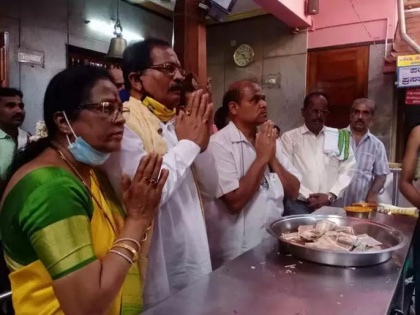 Union Minister Shripad Naik injured, wife, aide dead in Karnataka road crash | Union Minister Shripad Naik injured, wife, aide dead in Karnataka road crash