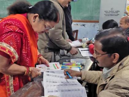 Uttar Pradesh Assembly Election: Kanpur Mayor Pramila booked for breach of poll secrecy | Uttar Pradesh Assembly Election: Kanpur Mayor Pramila booked for breach of poll secrecy Uttar Pradesh Assembly Election: Kanpur Mayor Pramila booked for breach of poll secrecy | Uttar Pradesh Assembly Election: Kanpur Mayor Pramila booked for breach of poll secrecy