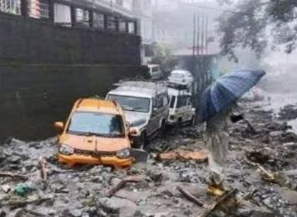 Sikkim Rains: Over 1200 Tourists Stranded Due to Landslides in Mangan District | Sikkim Rains: Over 1200 Tourists Stranded Due to Landslides in Mangan District Sikkim Rains: Over 1200 Tourists Stranded Due to Landslides in Mangan District | Sikkim Rains: Over 1200 Tourists Stranded Due to Landslides in Mangan District