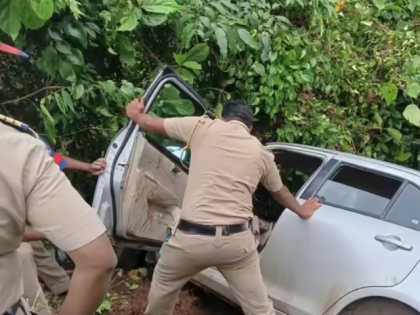 Sindhudurg: Blood-Stained Car Found in Dodamarg, Investigation Underway | Sindhudurg: Blood-Stained Car Found in Dodamarg, Investigation Underway Sindhudurg: Blood-Stained Car Found in Dodamarg, Investigation Underway | Sindhudurg: Blood-Stained Car Found in Dodamarg, Investigation Underway