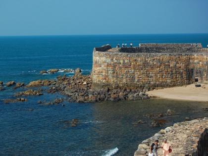 Malvan: Water Sports and Passenger Boat Traffic Suspended from May 26 at Sindhudurg Fort | Malvan: Water Sports and Passenger Boat Traffic Suspended from May 26 at Sindhudurg Fort
