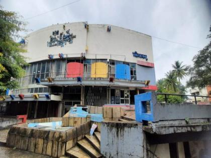 In era of multiplexes, one-time cinemas in Pune are on verge of expiration | In era of multiplexes, one-time cinemas in Pune are on verge of expiration