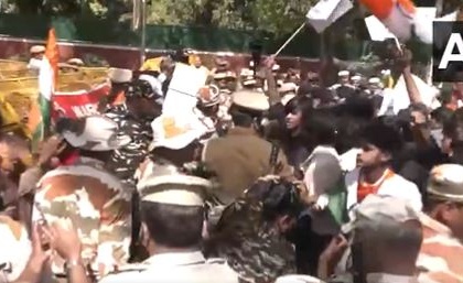 Delhi: Refugees from Pakistan and Afghanistan Protest Against Congress Over Over CAA Remarks (Watch Video) | Delhi: Refugees from Pakistan and Afghanistan Protest Against Congress Over Over CAA Remarks (Watch Video)