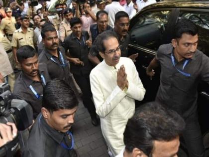 Uddhav Thackeray's bodyguard pushed me out in front of him: Rebel MLA | Uddhav Thackeray's bodyguard pushed me out in front of him: Rebel MLA