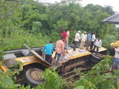 ST bus overturns on Bhimashankar-Kalyan route, five injured | ST bus overturns on Bhimashankar-Kalyan route, five injured
